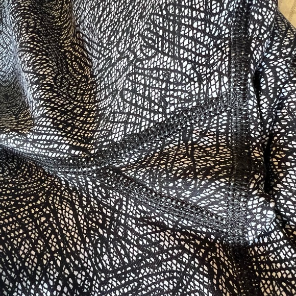 Lululemon hi rise 25” leggings 4 - Picture 5 of 9